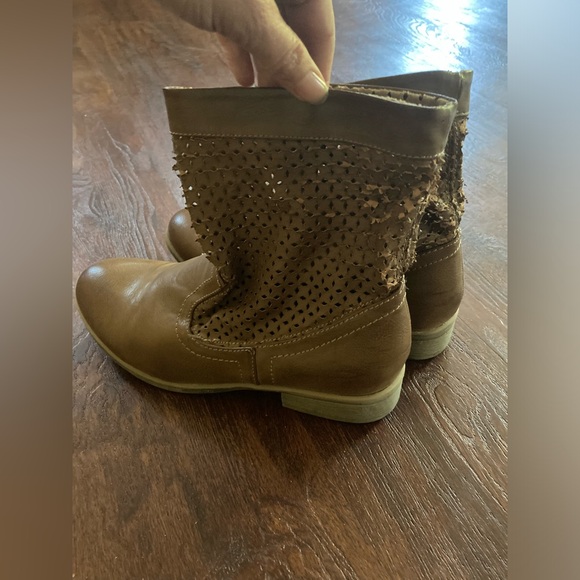 Cougar Leather Ankle Boots - Picture 3 of 3